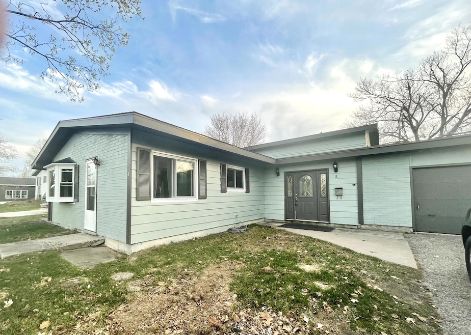 8 Fairway Dr, Kincheloe, MI 49788