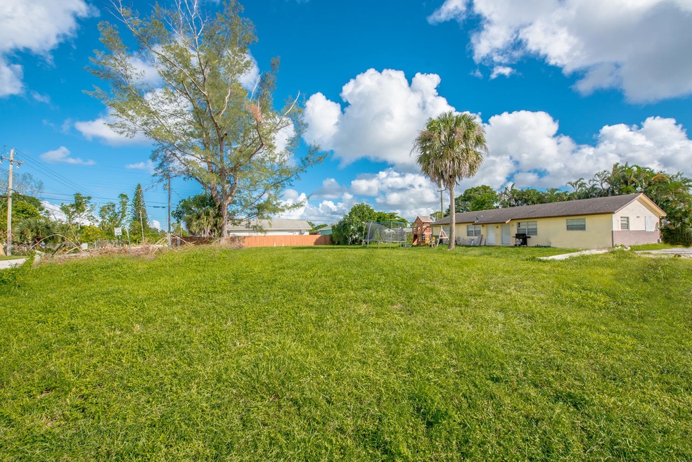 W Breezy Ln West Palm Beach FL-large-009