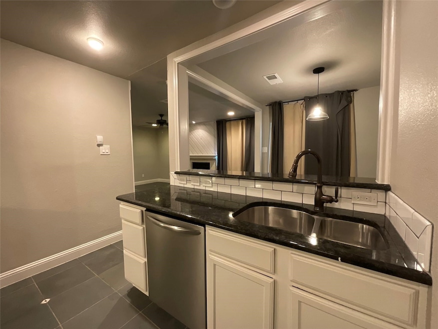 2331 N Davis Dr unit D, Arlington, TX 76012 - photo 1