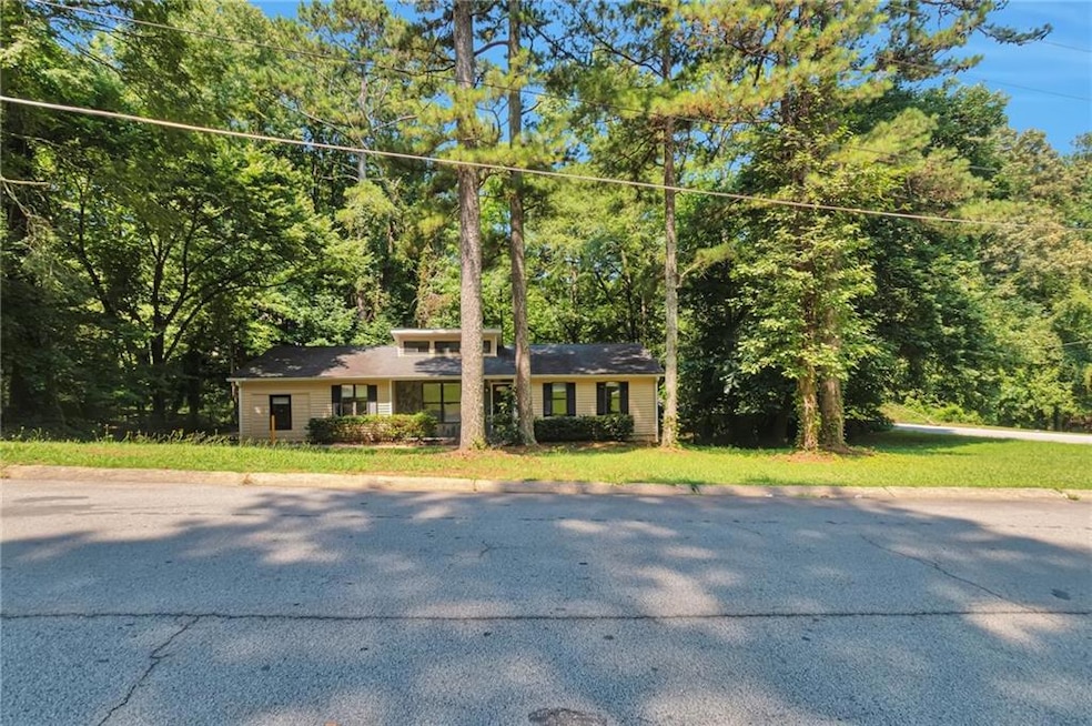 View of front of property featuring a front yard