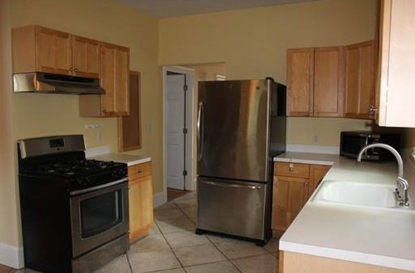 188 Lowell St unit 1, Somerville, MA 02144 - photo 1