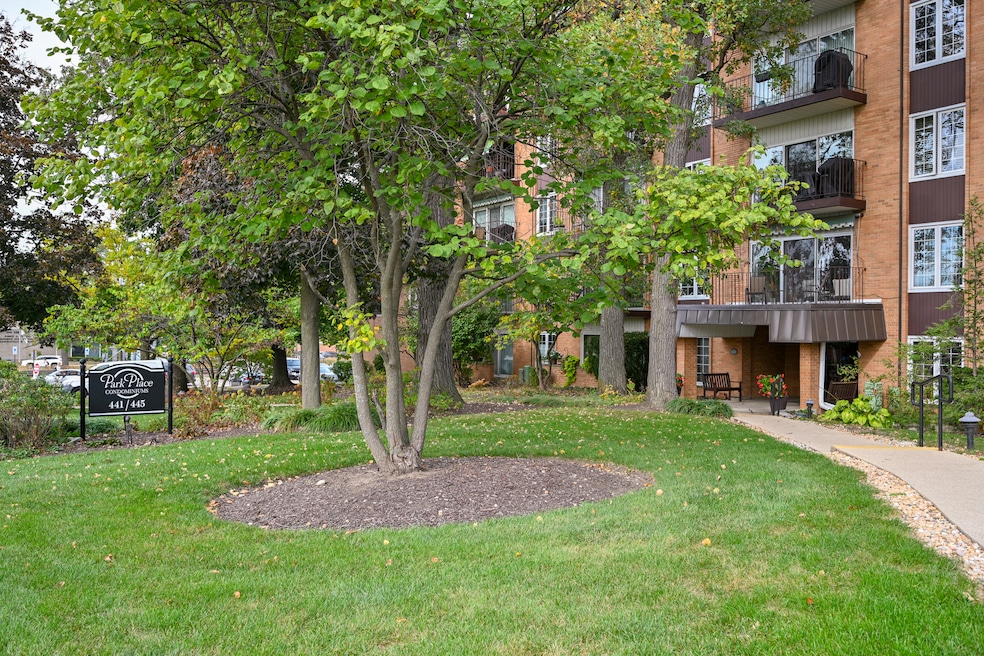 441 N Park Blvd unit 5K, Glen Ellyn, IL 60137 - photo 1