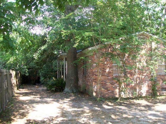 222 Daughtry Ave N, Douglas, GA 31533 - photo 1