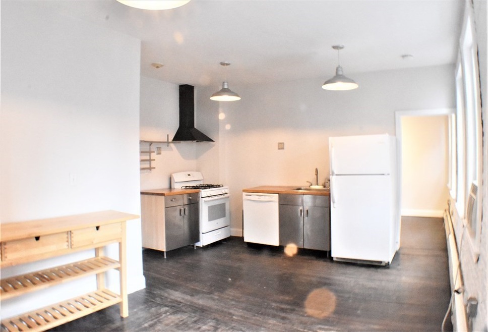 158 Salem St unit 4, Boston, MA 02113 - photo 1