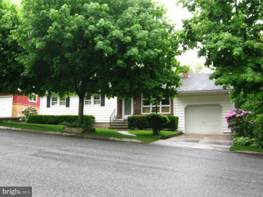 407 N Lehigh St, Tamaqua, PA 18252 - photo 1