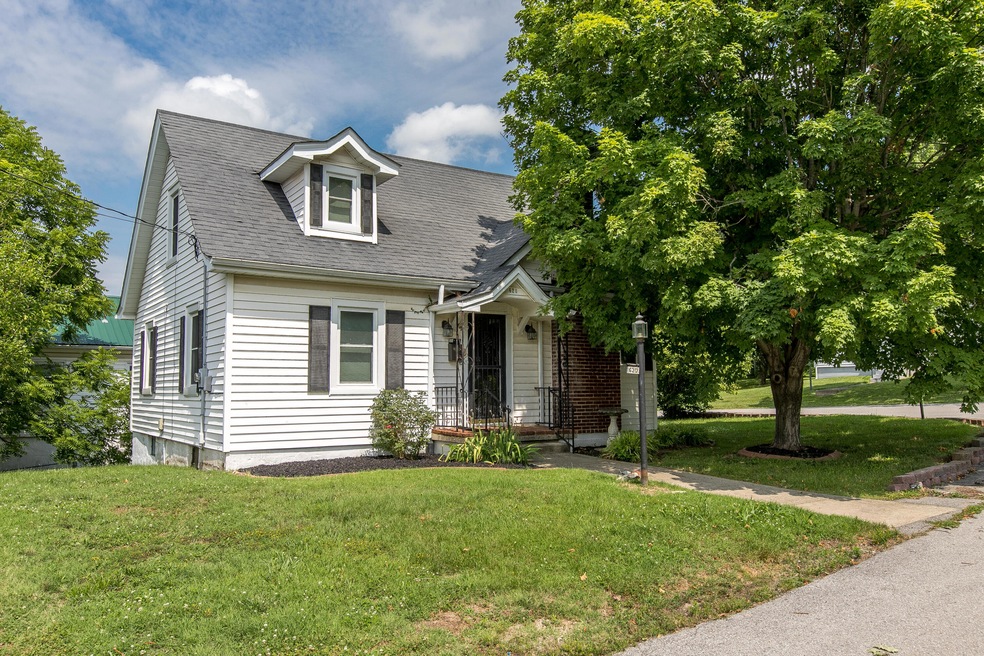 620 N Main St, Harrodsburg, KY 40330 - photo 1