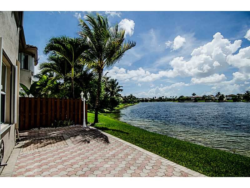 11128 NW 73rd St, Doral, FL 33178 - photo 1