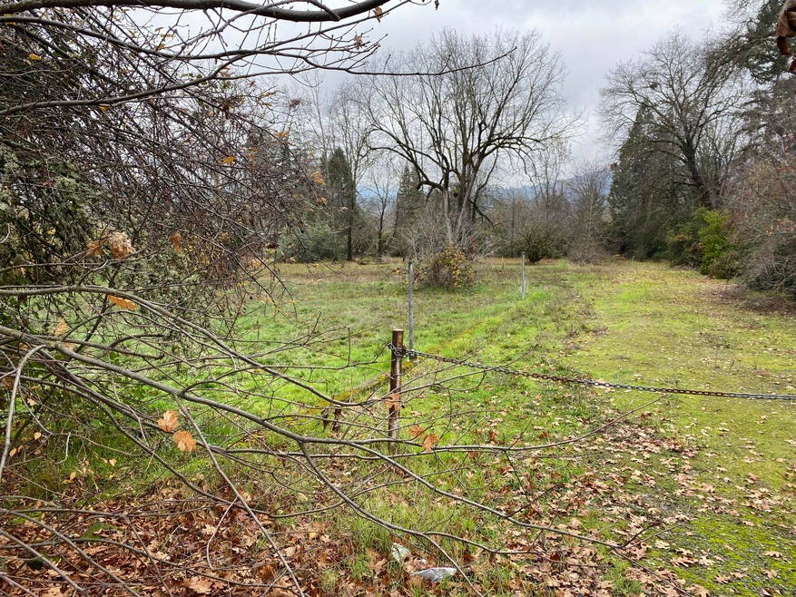 1316 NE Beacon Dr, Grants Pass, OR 97526 - photo 1