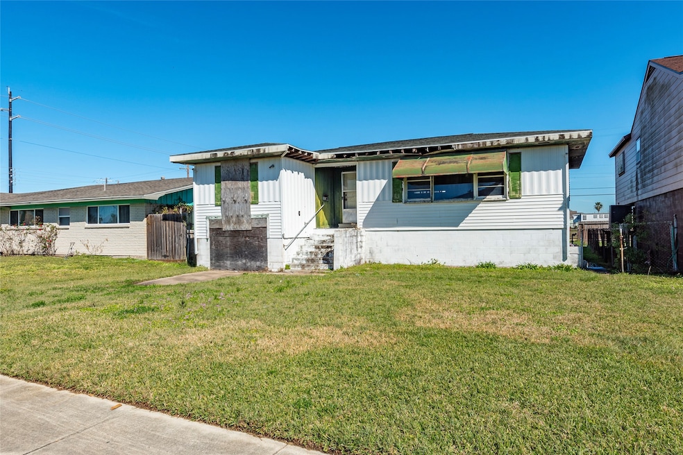 Charming fixer-upper with spacious front yard, off
