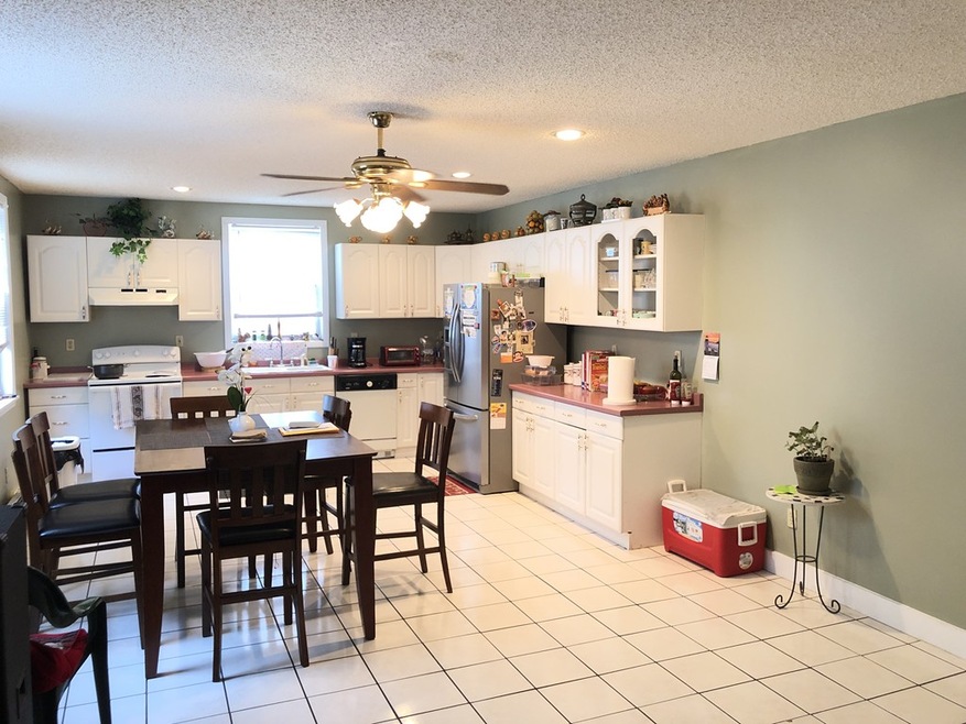 61 1/2 Warren St, Lawrence, MA 01841 - photo 1