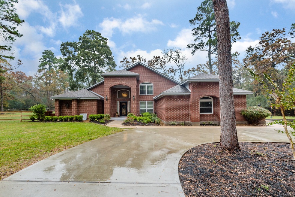 8818 Diamante Dr, Magnolia, TX 77354 - photo 1