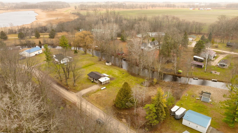 8097 Lakeview Dr, Vernon Township, MI 48617 - photo 1