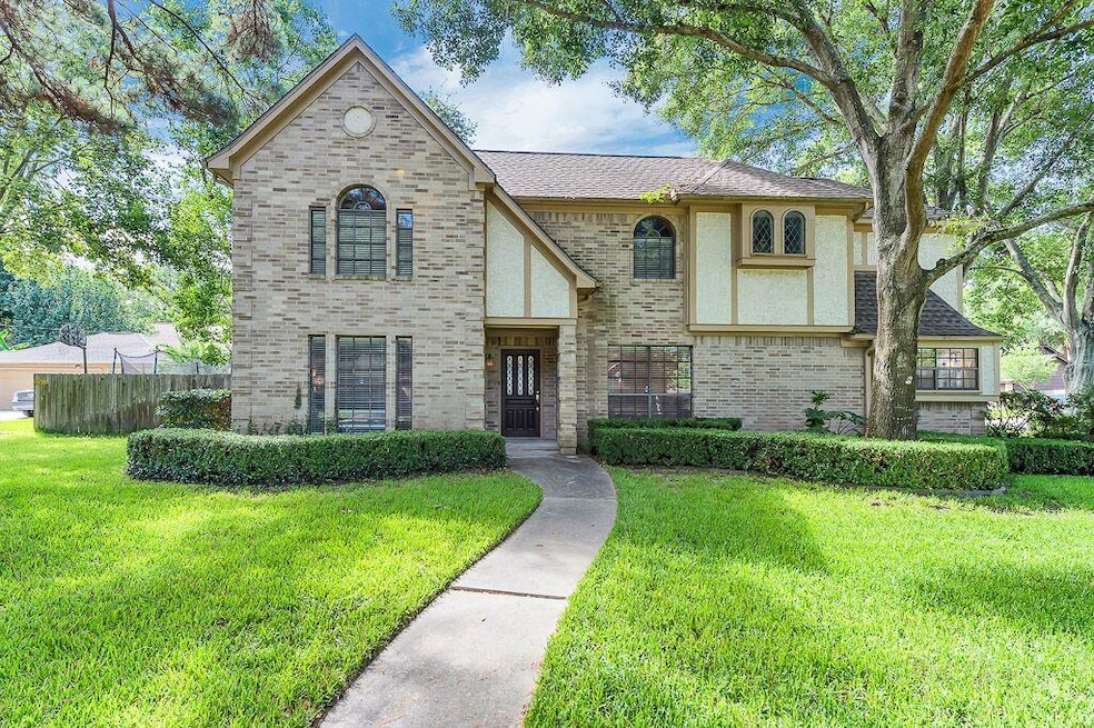 Beautiful family home in the well established and sought after Lakewood Forest community! This home features 4 bedrooms, 2 and a half bathrooms, HUGE family room with a vaulted ceiling,3 car oversized garage and a spacious kitchen.