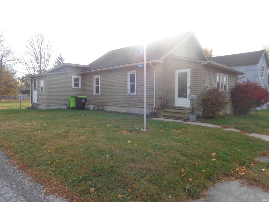 473 Swan St, Huntington, IN 46750 - photo 1