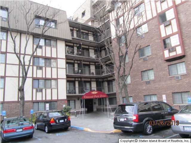 Elmwood Park Drive unit 209, Staten Island, NY 10314 - photo 1