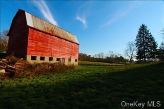 157 Middle Rd, Red Hook, NY 12571 - photo 1