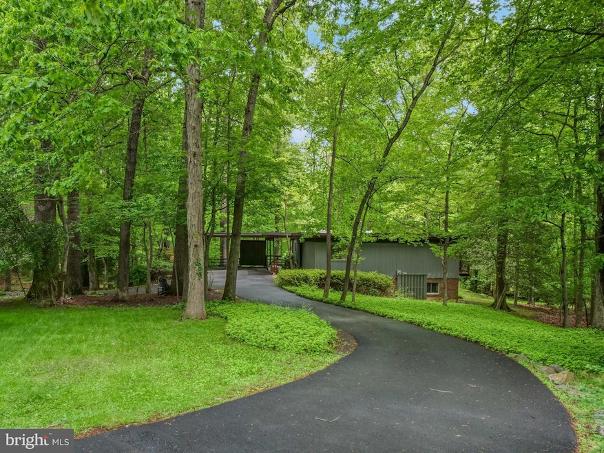 12146 Stirrup Rd, Reston, VA 20191 - photo 1