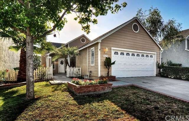Great curb appeal - Cape Cod Charm