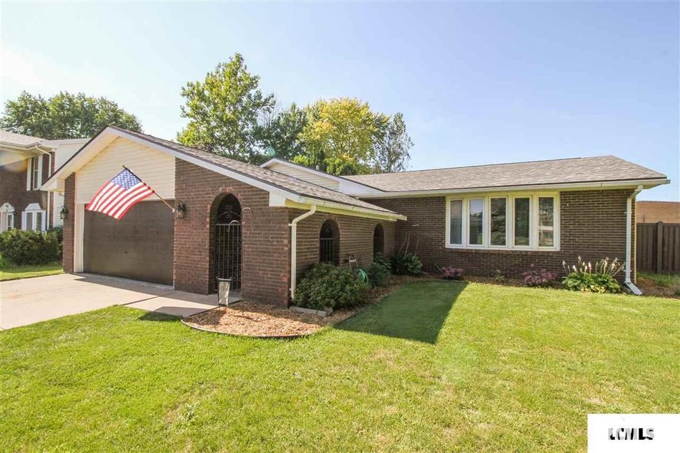 430 Southgate St, Lincoln, IL 62656 - photo 1