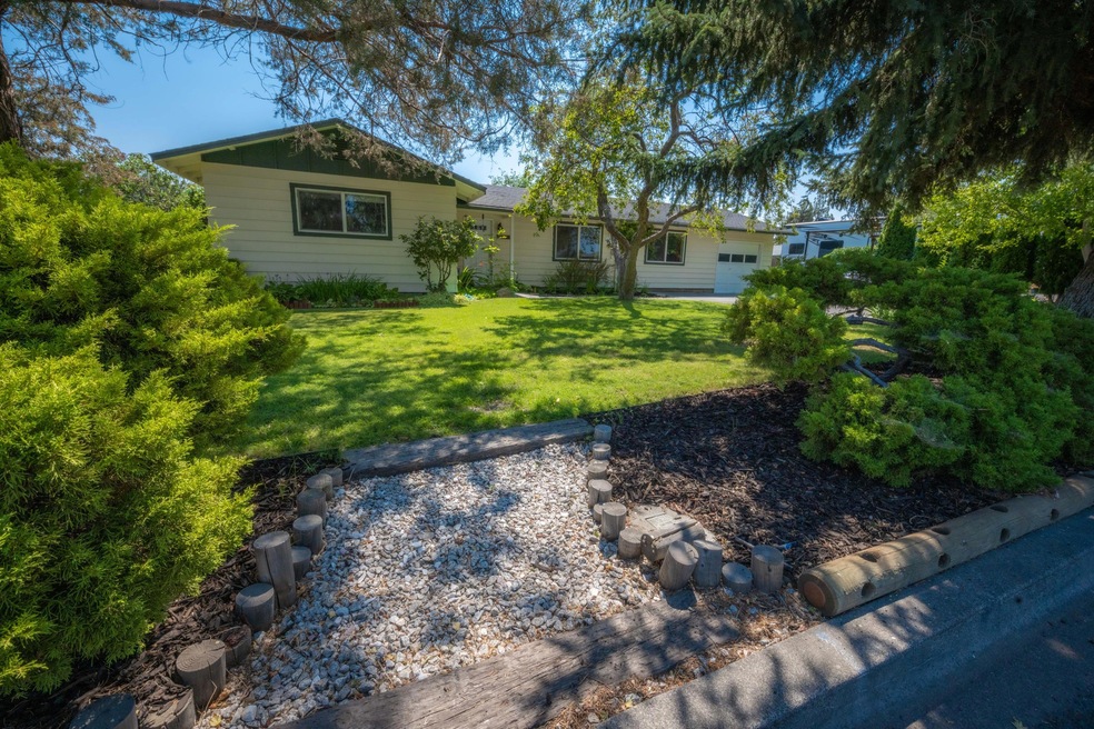 1830 SW 16th St, Redmond, OR 97756 - photo 1