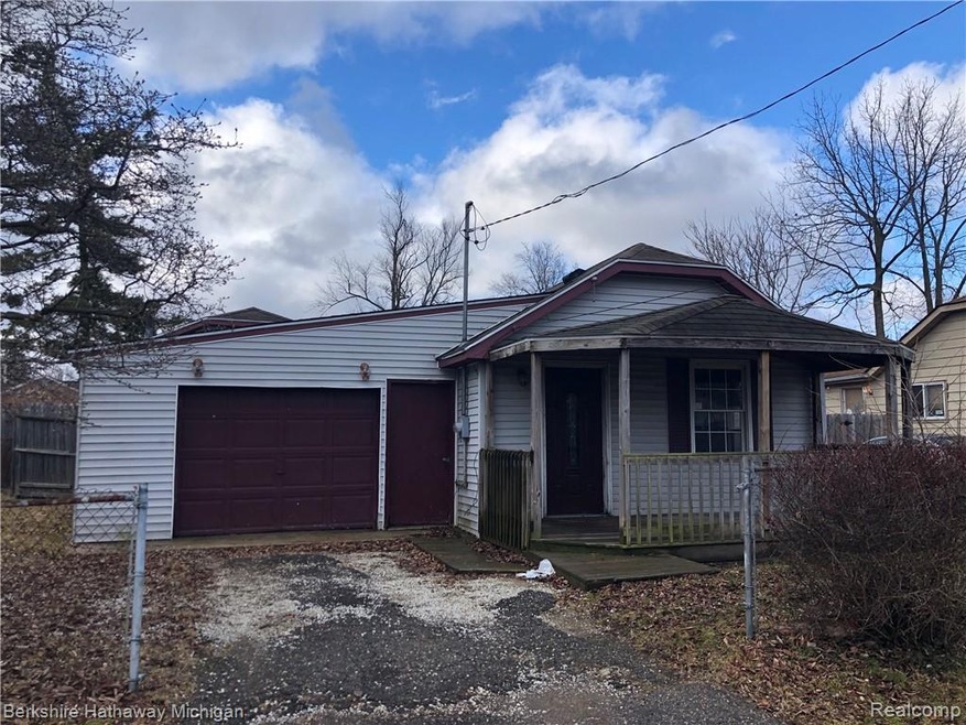 1045 W Boatfield Ave, Flint, MI 48507 - photo 1