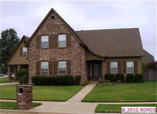 Full brick in front, corner lot, 1/4+ acre