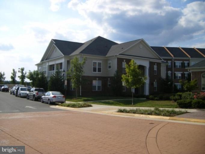 42420 Hollyhock Terrace unit 201, Ashburn, VA 20148 - photo 1