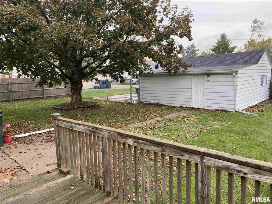 2110 W High St, Davenport, IA 52804 - photo 1