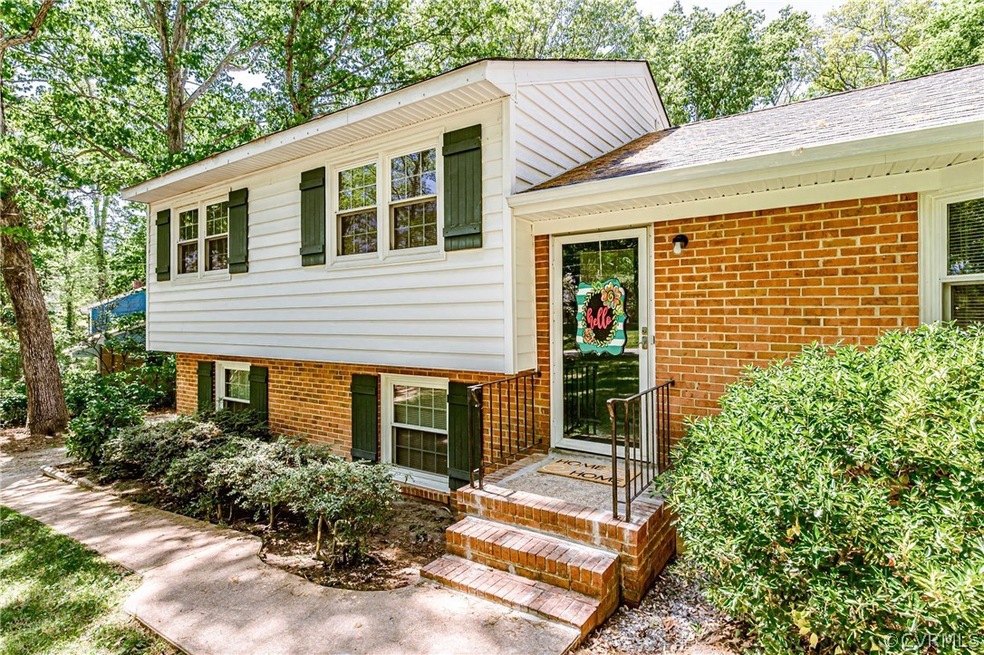 10332 Hollyberry Dr, North Chesterfield, VA 23237 - photo 1