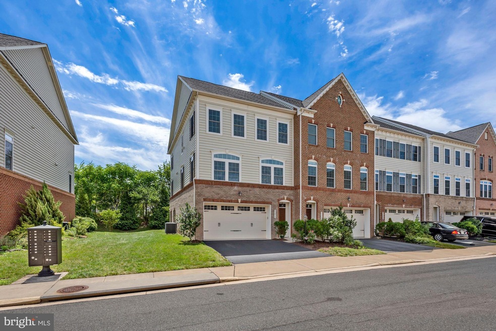 42613 Offenham Terrace, Chantilly, VA 20152 - photo 1