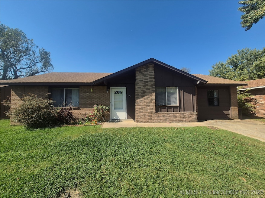 424 N Oklahoma St, Pryor, OK 74361 - photo 1