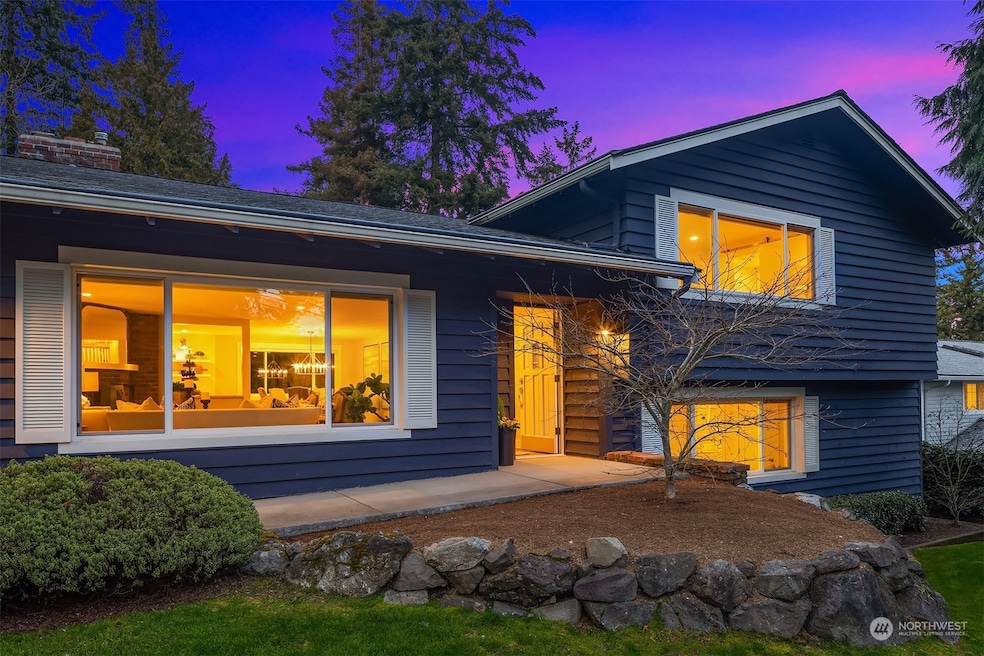 9324 SE 68th St, Mercer Island, WA 98040 - photo 1