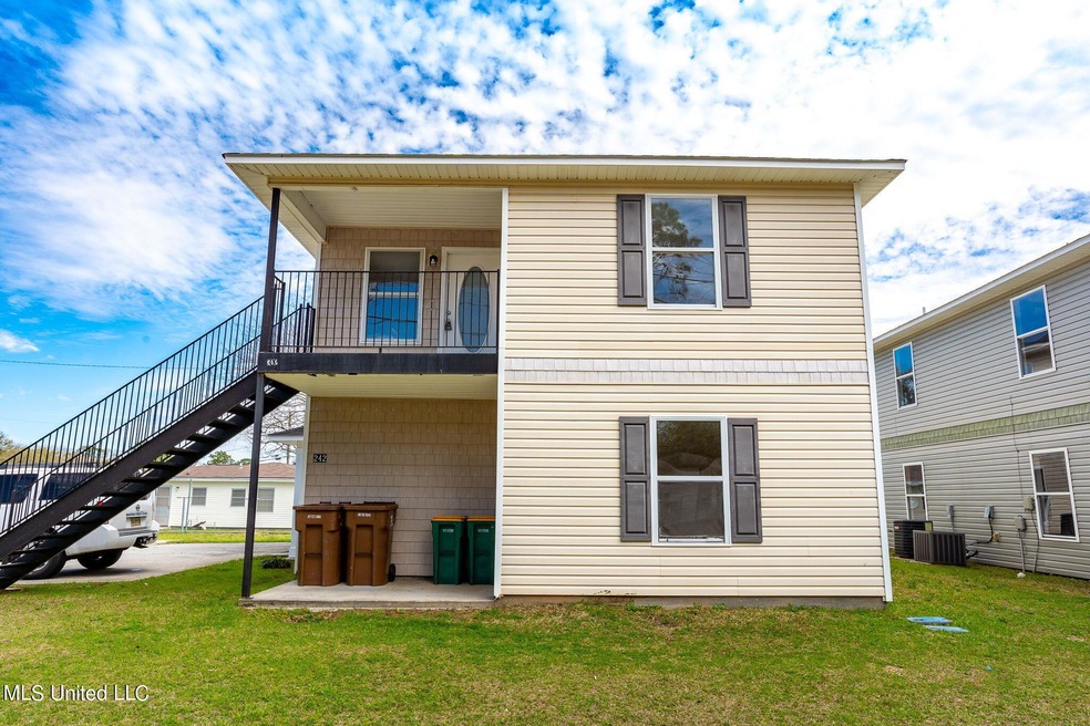 1 Exterior 242 (2 of 8)