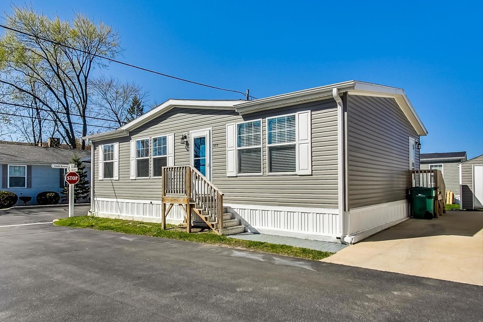 935 9th St, Northfield, IL 60093