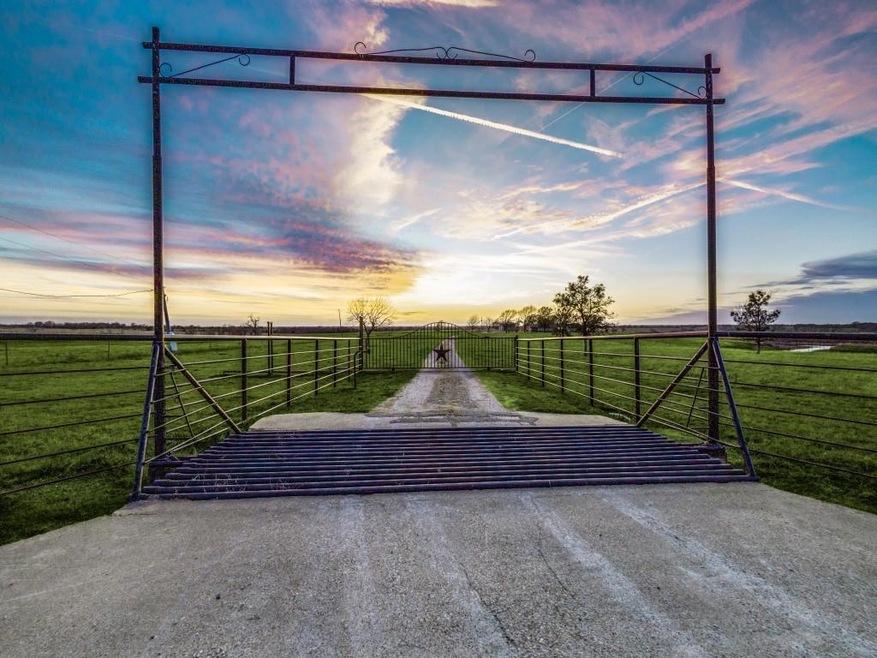 1471 NW Cr 2020, Corsicana, TX 75110 - photo 1