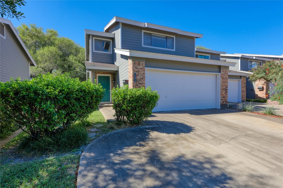 Beautiful and welcoming townhome in the quiet comm