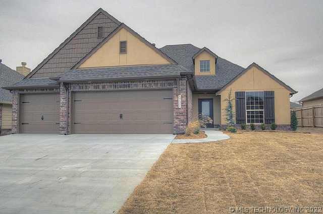 New Construction in desirable Aspen Pond. Fabulous