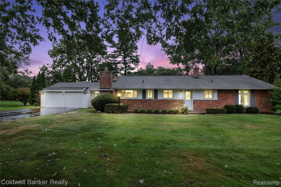 Welcome to 6930 W. Dartmoor!