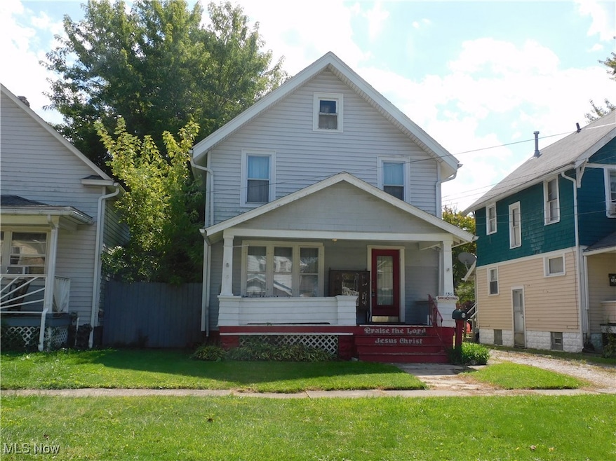 American foursquare style home with a porch and a front lawn