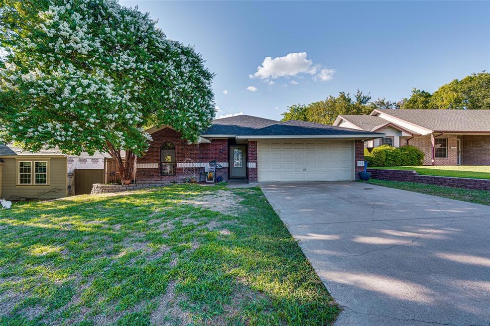 606 W Freeman St, Ennis, TX 75119 - photo 1