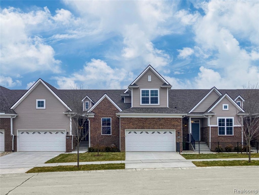 2245 Chase Dr unit 107, Hartland Township, MI 48843 - photo 1