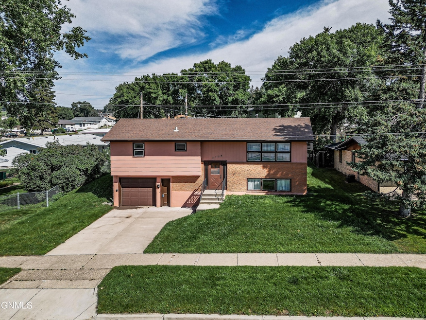 2708 E Ave A Bismarck - Corissa-105