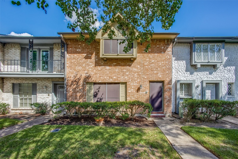 3950 Laura Leigh Dr, Friendswood, TX 77546 - photo 1