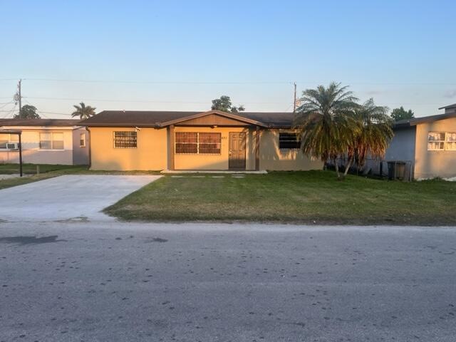 621 SW 7th St, Belle Glade, FL 33430 - photo 1