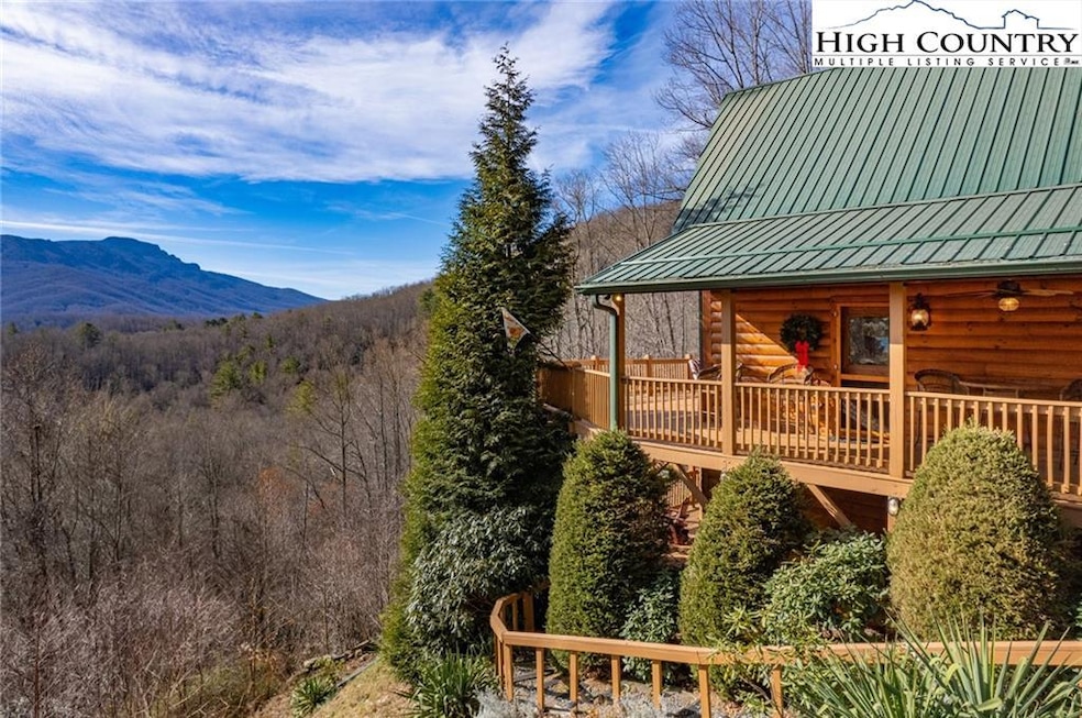 Beautiful, custom log cabin with incredible Grandf