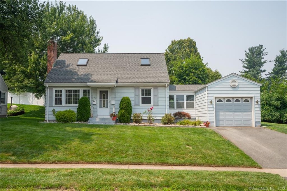 22 Chamberlin Dr, West Hartford, CT 06107 - photo 1