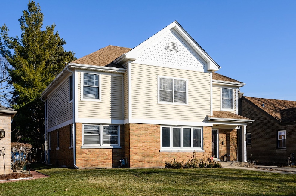 137 N Avon Rd, Elmhurst, IL 60126 - photo 1