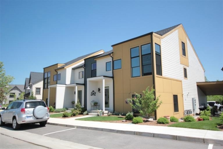 2122 New Town Dr NE unit 19, Grand Rapids, MI 49525 - photo 1