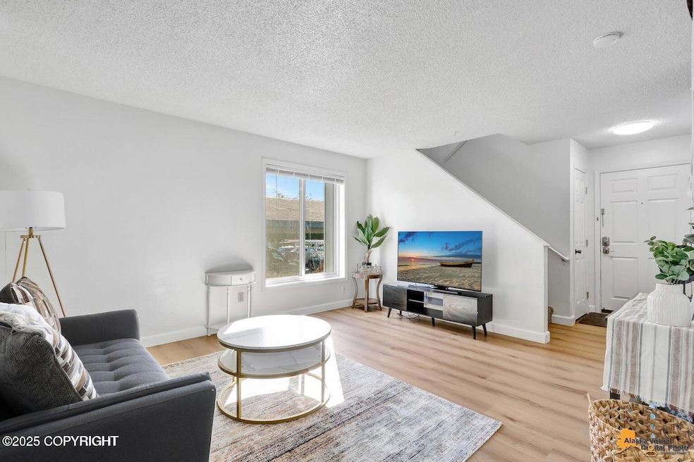 7410 Barefoot Cir unit 4, Anchorage, AK 99502 - photo 1