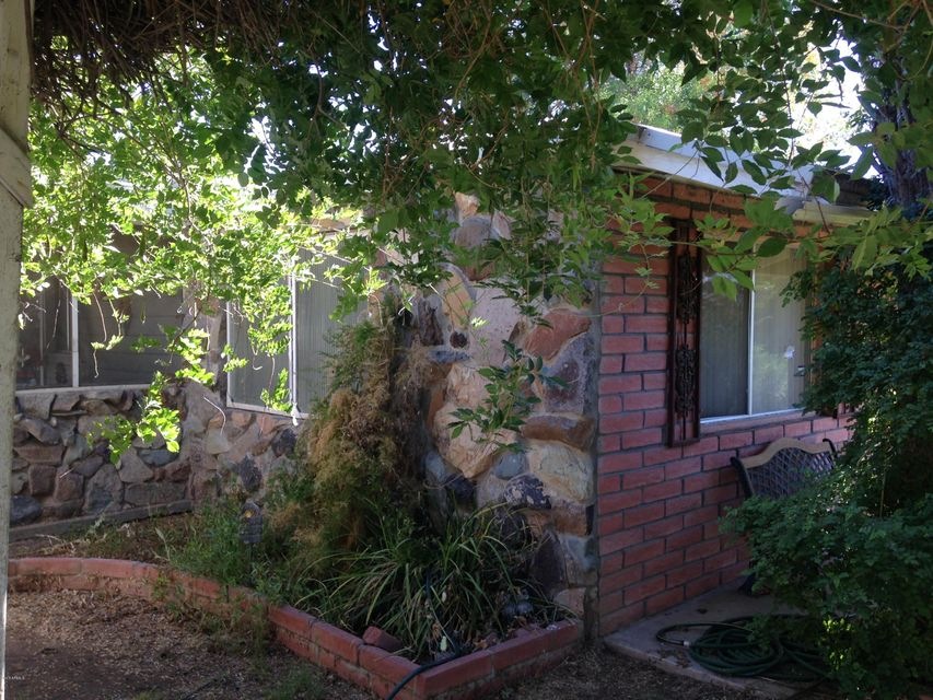 Rock walls & flower beds